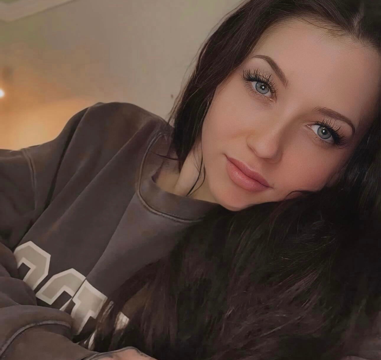 Abbie 🍯 photo