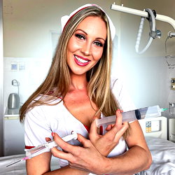 LINDA 👩🏼‍⚕️💉 photo