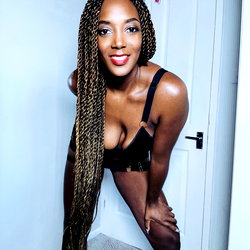 Mistress Lorraine Femdom Amazonian photo