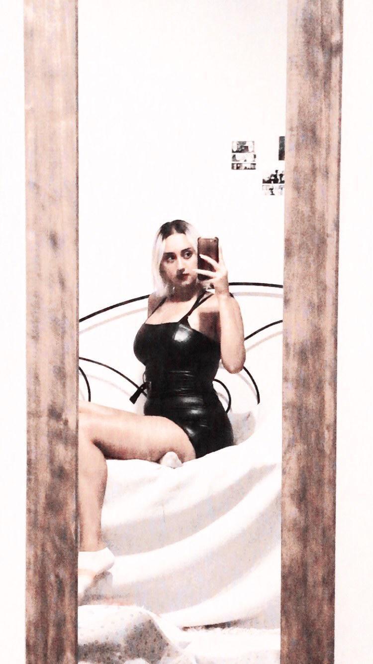 Lara Venialgo photo
