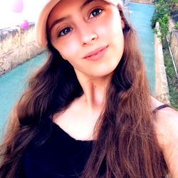 El 🇬🇧 Petite British Cutie! photo