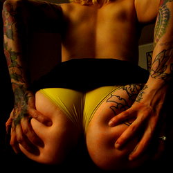 Manda B photo