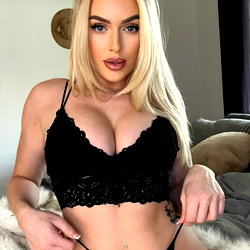 Tiauna Riley 💋 (#1 TITTIES ON OF) photo