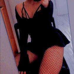 Izzy blackthorn photo