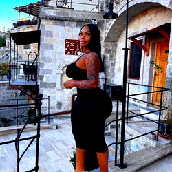 Mya.curvz photo