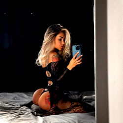 Elizabeth Definy😈 photo