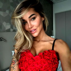 Elizabeth Definy😈 photo