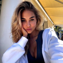 Elizabeth Definy😈 photo