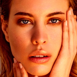 Melanie De Toni photo