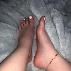 WhiteToeBunny photo