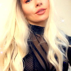 NotDumbBlond photo