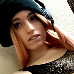 MaddieTwT - Model Page