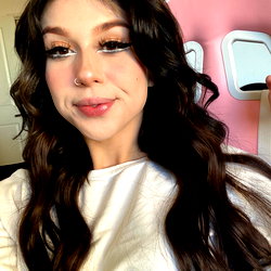 isabella ivy 🐱💦💖 photo