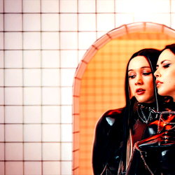 Mistress Iris photo