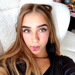 khloe ♡ photo