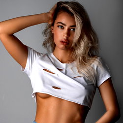 𝗞𝗔𝗠𝗜𝗟𝗘𝗘 𝗙𝗥𝗘𝗘 photo