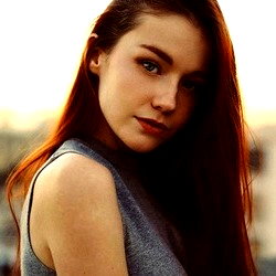 Emily Bloom photo