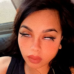 Zoey Sinn: Stunning American Beauty on OnlyFans