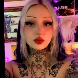 Dani Faye 🌙 photo