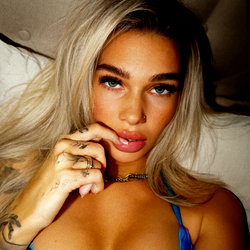 Hannn 🖤✨  (YOUR FAVORITE BABE) photo